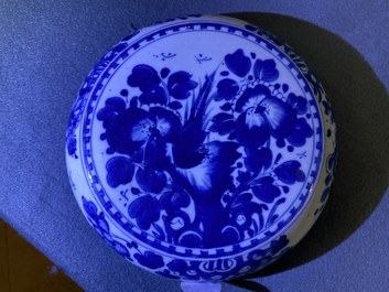 A Chinese blue and white box and cover, Kangxi
